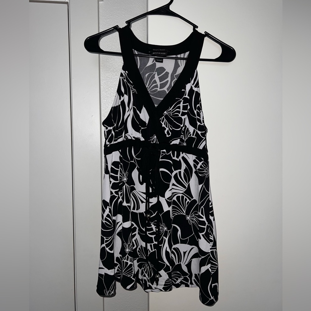 White House Black Market Monochrome Floral Blouse